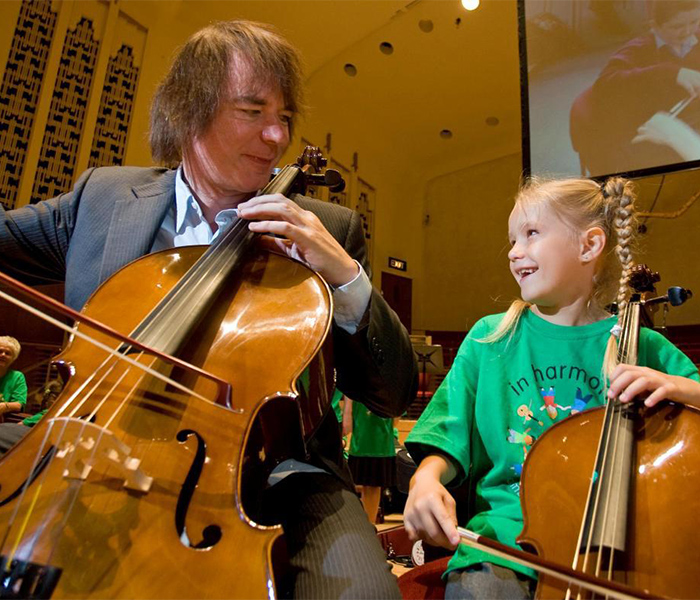 Julian Lloyd Webber playing cello with girl